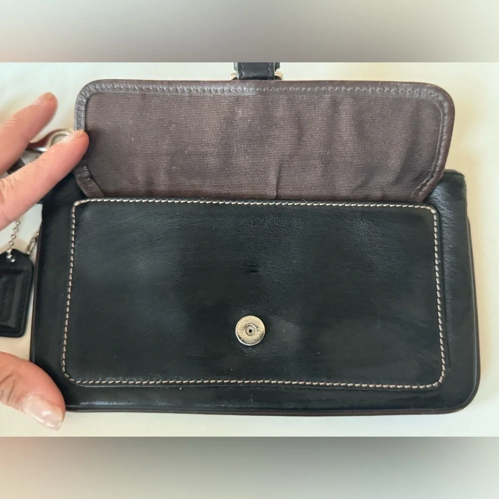 Vintage Coach 90s Y2K Black Leather Buckle Flap Women’s Wristlet Wallet